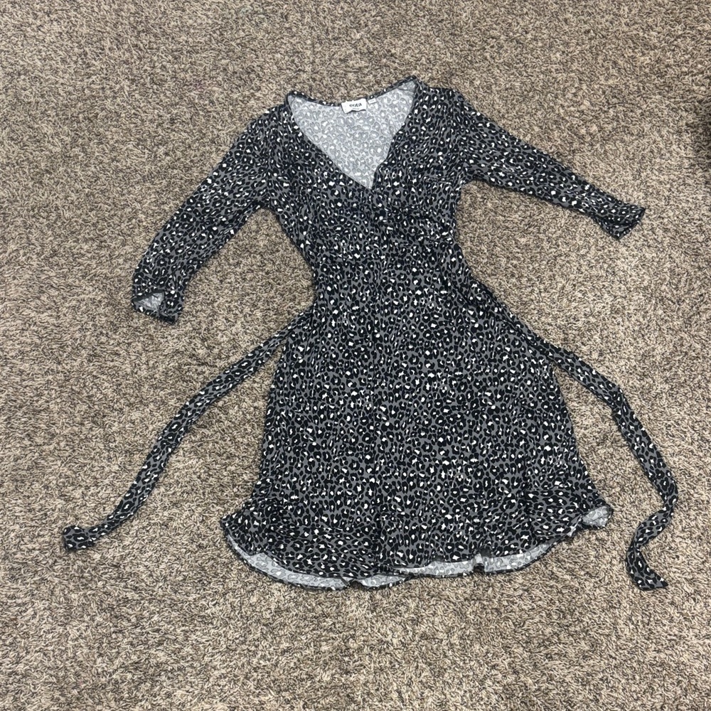 Elegant Black and White Long Sleeve Dress